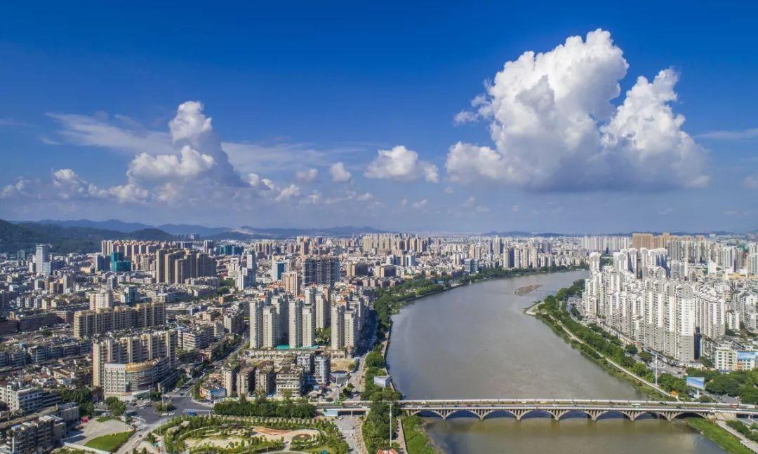 广东小巷美食秘境，一家特色小店的独特风味